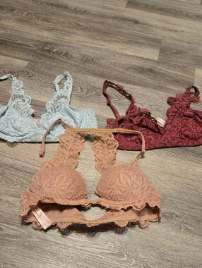 Lot Of Three Pink Lace Wired Bras XS/32A